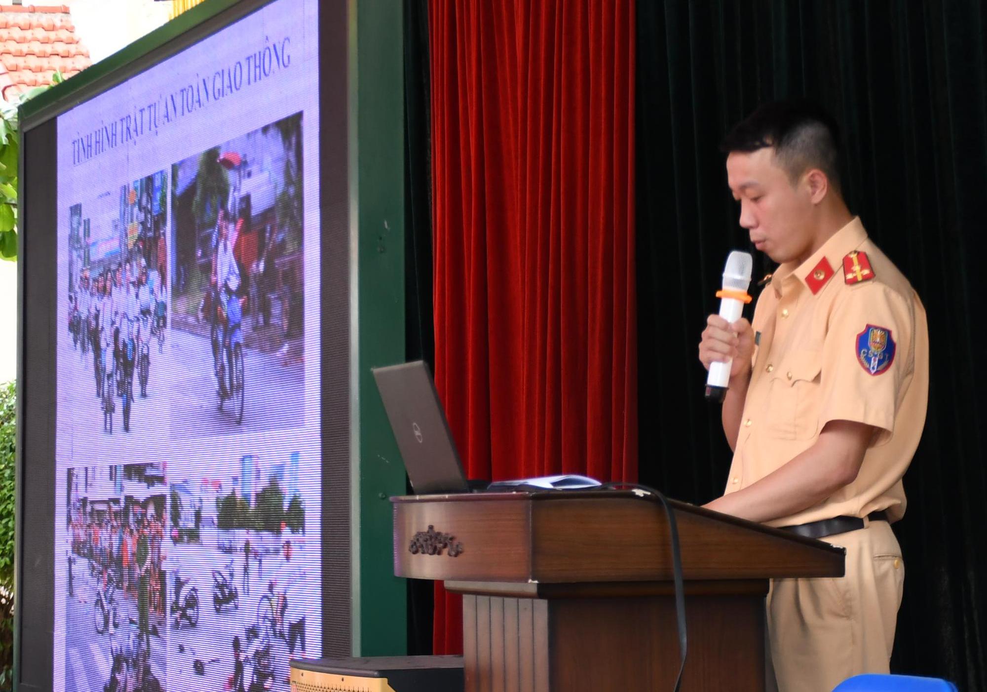 Đoàn Thanh niên Công an quận Dương Kinh: Tuyên truyên, phổ biến Luật Giao thông đường bộ tới hơn 600 học sinh, giáo viên